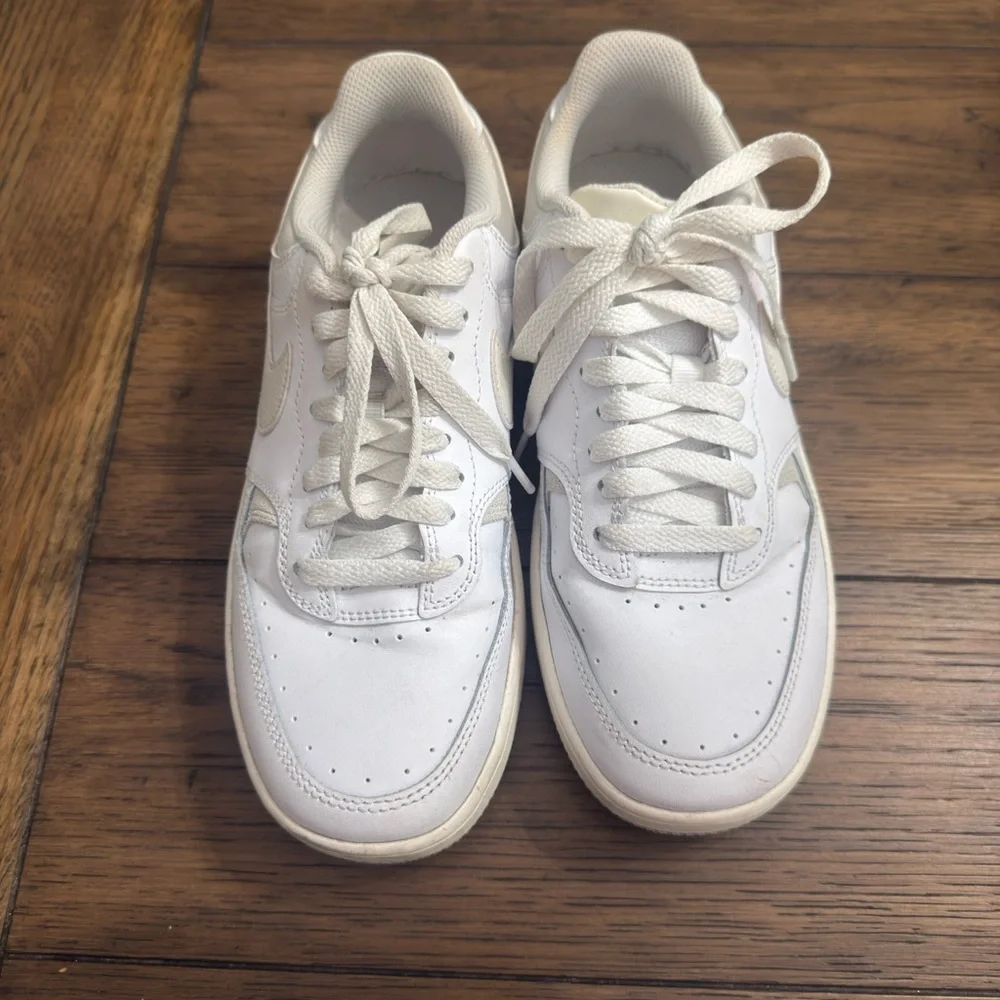 Nike Gamma Force white leather athletic sneakers women's 8
